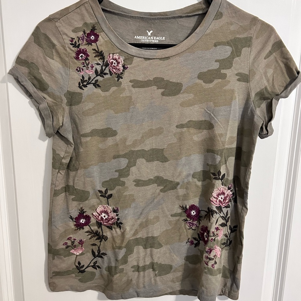 American Eagle Outfitters Camouflage Floral Tee